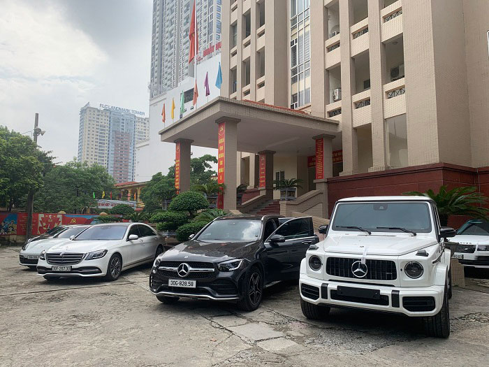Chỉ có chiếc siêu xe Mercedes G63 - màu trắng, tòa tuyên tịch thu sung quỹ Nhà nước. Ảnh: CAQ Nam Từ Liêm
