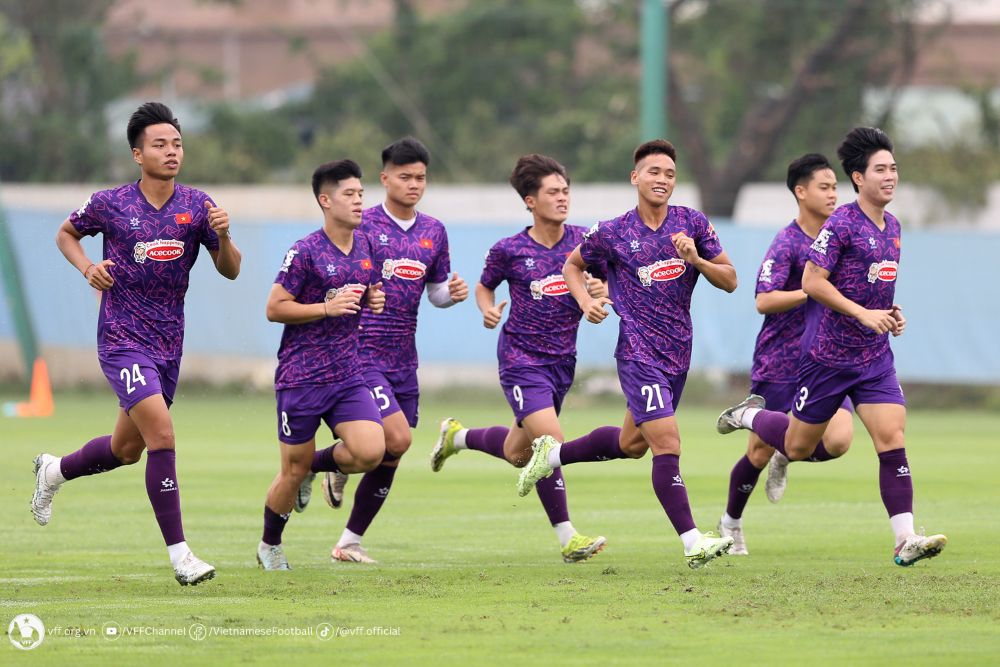 Đội tuyển U23 Việt Nam chưa có đủ lực lượng ở buổi tập sáng 6.4. Ảnh: VFF