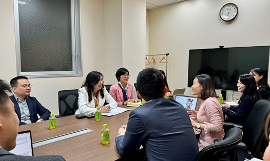 Thứ trưởng Ngoại giao Lê Thị Thu Hằng bày tỏ mong muốn cộng đồng trí thức Việt tại Nhật Bản tiếp tục đoàn kết, phát huy các thế mạnh. Ảnh: Thanh Hà
