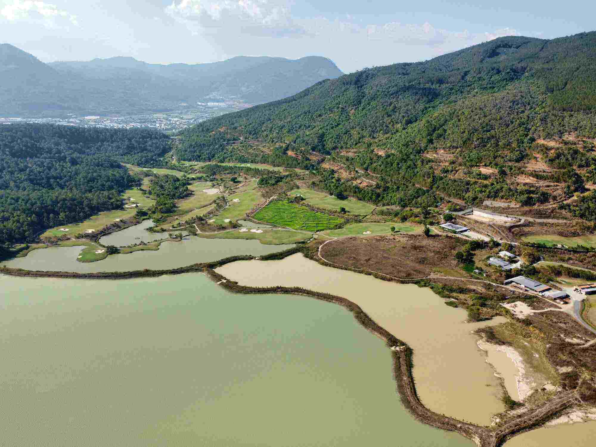 Theo Sở Nông nghiệp và Phát triển nông thôn tỉnh Lâm Đồng, Công ty TNHH Acteam International đã phá rừng để xây dựng công trình hạ tầng. Ảnh: Cộng tác viên