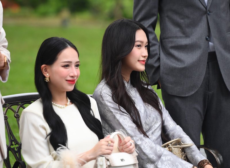  Người đẹp Doãn Hải My cũng xuất hiện cùng chồng tại đám cưới của Quang Hải.