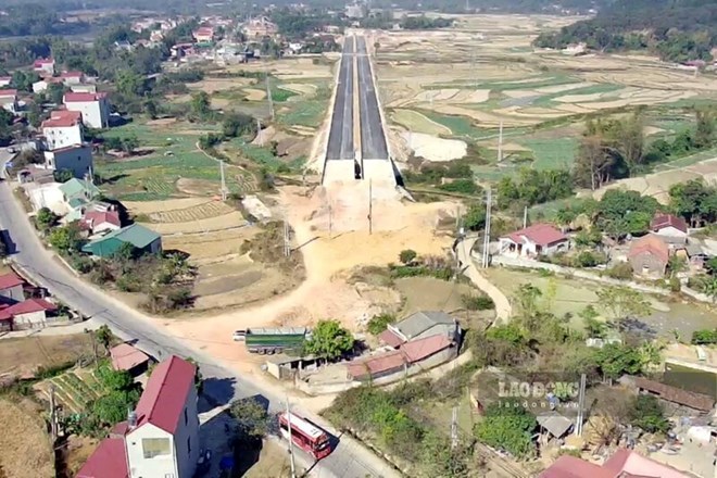 Quốc lộ 4B đoạn thi công qua địa phận xã Gia Cát, huyện Cao Lộc. Ảnh: Tô Công.