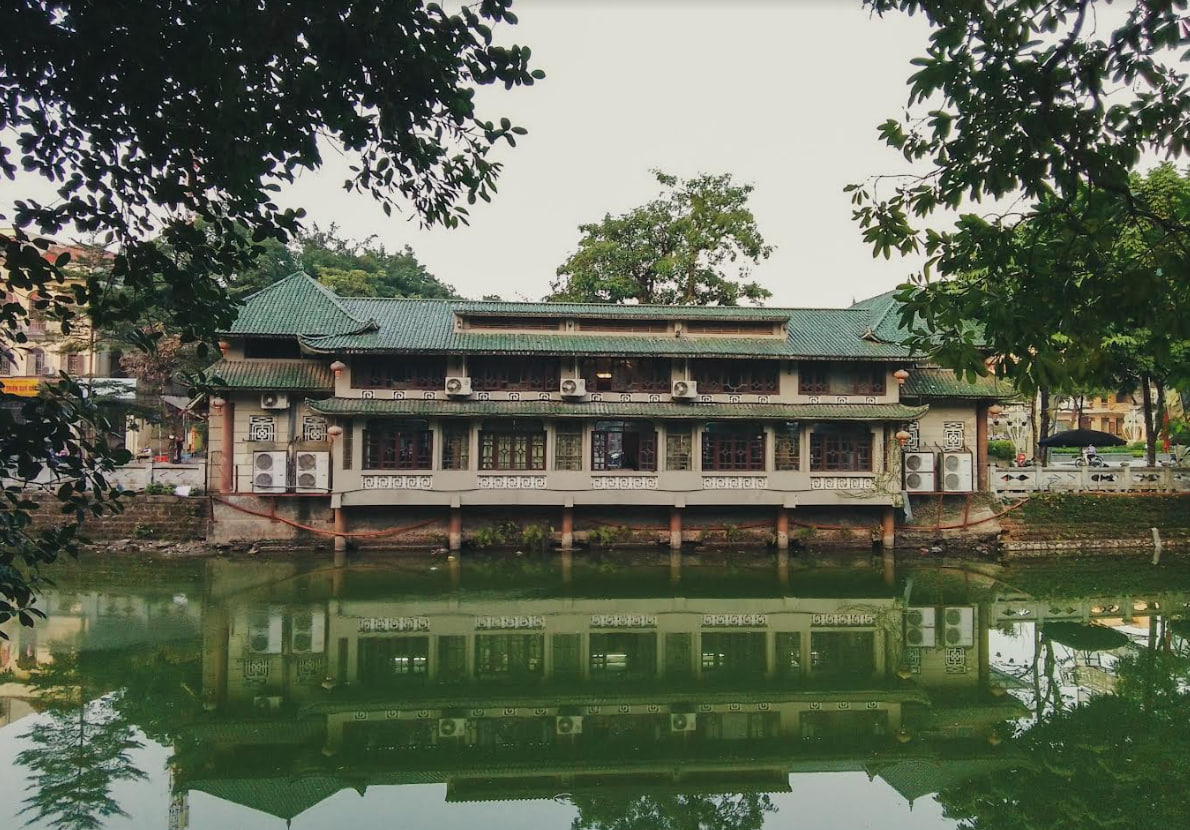 Tới đây thời điểm nào cũng đẹp, nhưng lý tưởng nhất vào mùa xuân, thời điểm trăm hoa đua nở, cây cối đâm chồi nảy lộc.