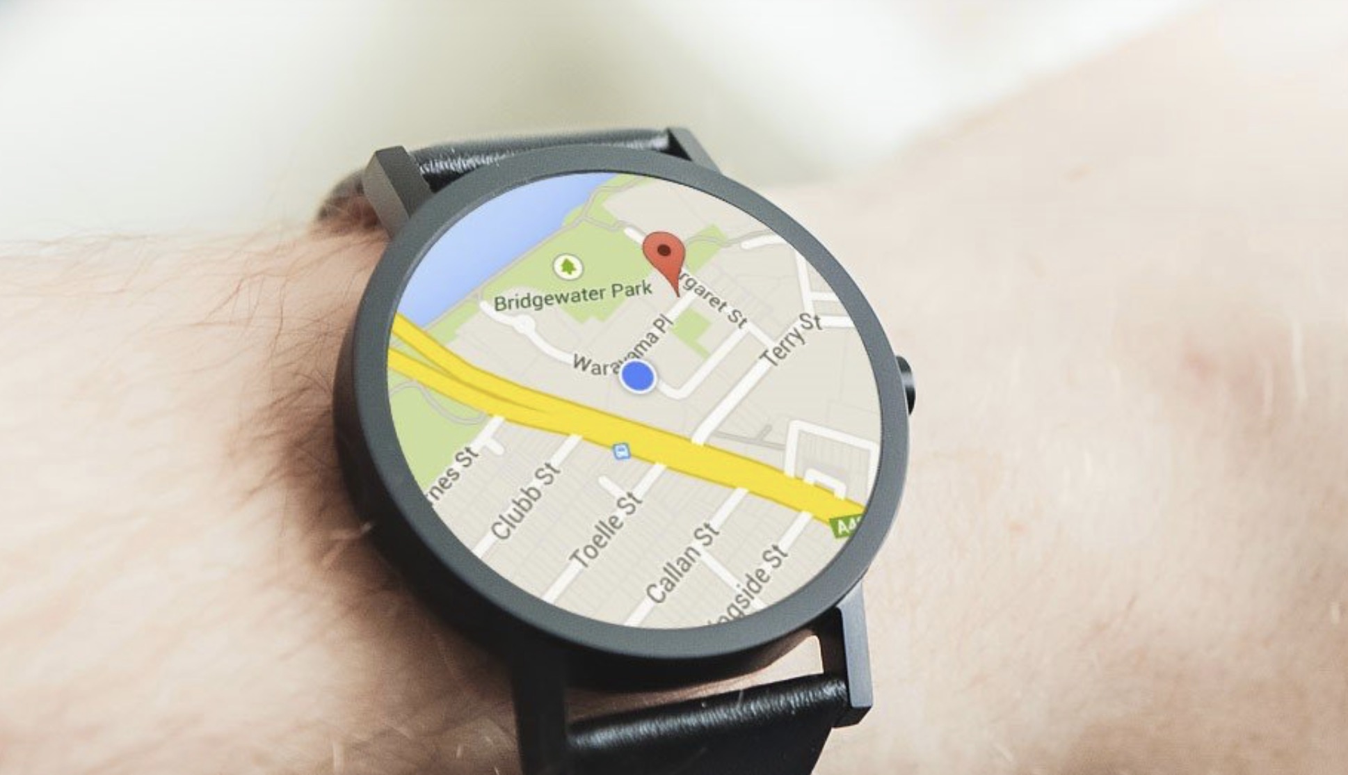 Xem bản đồ Google Maps trên đồng hồ thông minh sẽ thuận tiện và an toàn hơn khi đang trên đường. Ảnh: Chụp màn hình