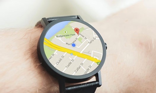 Xem bản đồ Google Maps trên đồng hồ thông minh sẽ thuận tiện và an toàn hơn khi đang trên đường. Ảnh: Chụp màn hình