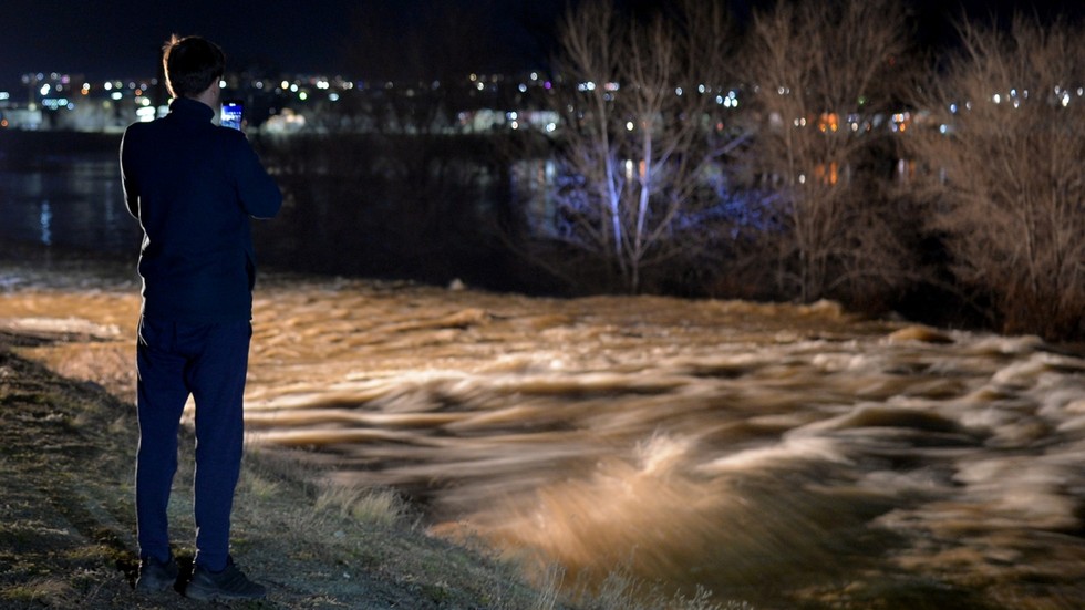 Nước sông Ural dâng cao hơn bình thường gần 1 mét. Ảnh: RIA Novosti