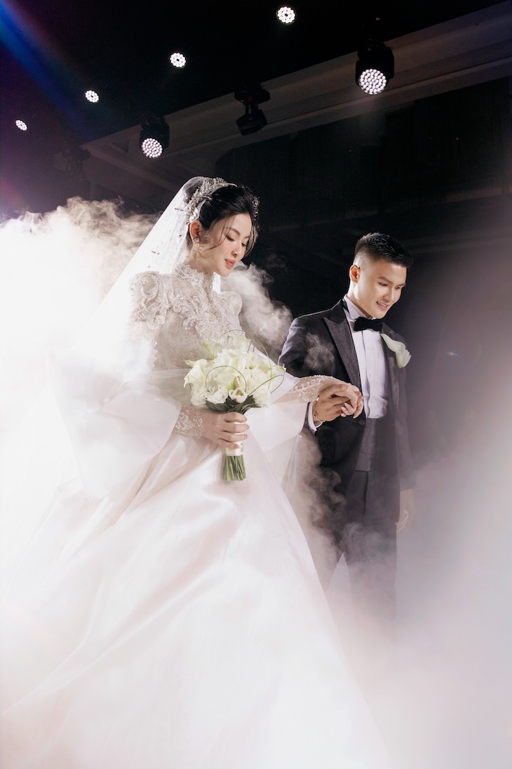 Quang Hải và Chu Thanh Huyền trong lễ cưới tối 6.4. Ảnh: NVCC