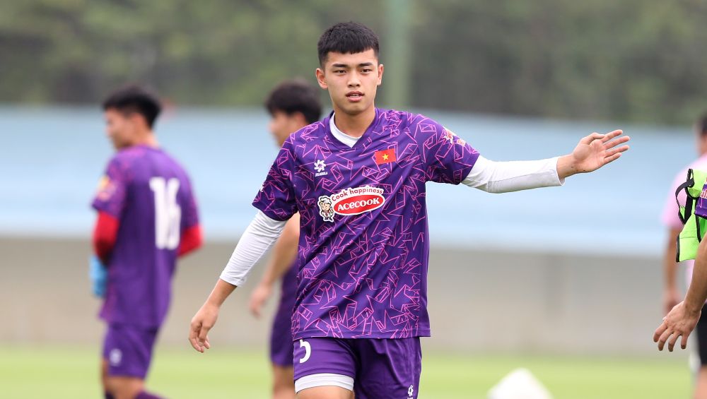 Hậu vệ Lê Nguyên Hoàng nhận nhiều kì vọng ở tuyển U23 Việt Nam. Ảnh: Minh Dân