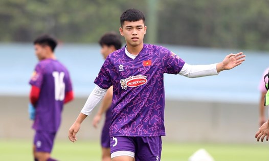 Hậu vệ Lê Nguyên Hoàng nhận nhiều kì vọng ở tuyển U23 Việt Nam. Ảnh: Minh Dân