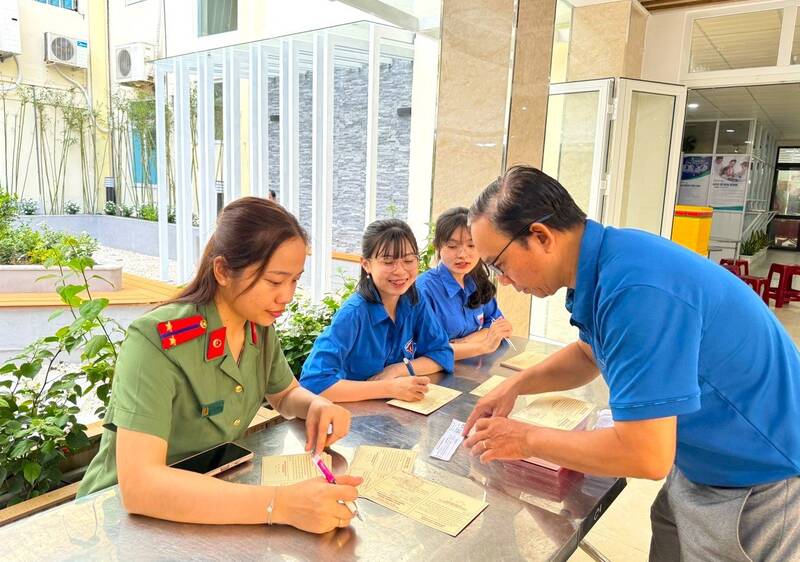 280 đơn vị máu được hiến trong chương trình hiến máu tình nguyện tại Đà Nẵng. Ảnh: Sông Hàn