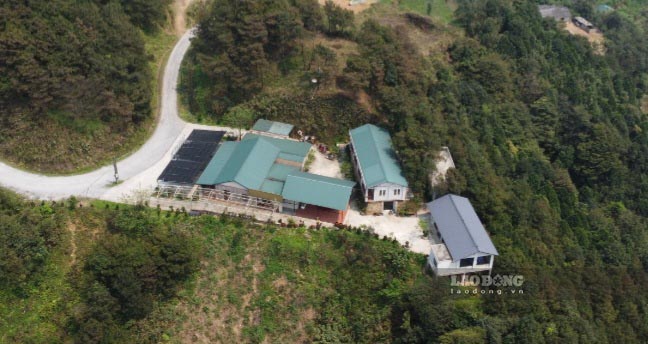 Nhà hàng xây trên đất rừng phòng hộ ở Mẫu Sơn, Lạng Sơn. Ảnh: Vân Trường