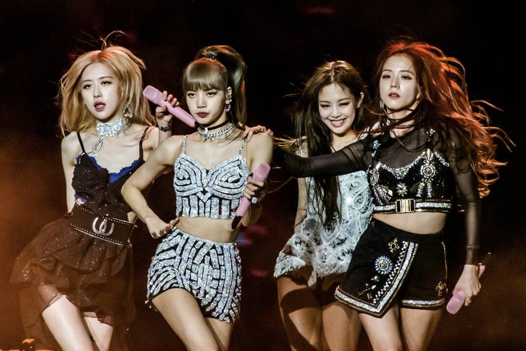 Blackpink gây bão toàn cầu khi là nhóm nhạc Kpop đầu tiên biểu diễn ở lễ hội âm nhạc Coachella (năm 2019). Ảnh: Naver