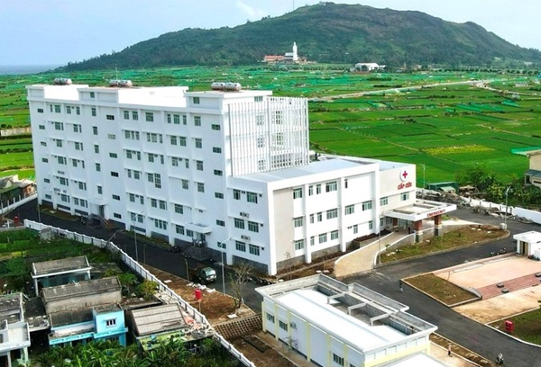 Trung tâm y tế Quân – Dân y kết hợp huyện Lý Sơn hiện đã hoàn thiện. Ảnh: Viên Nguyễn