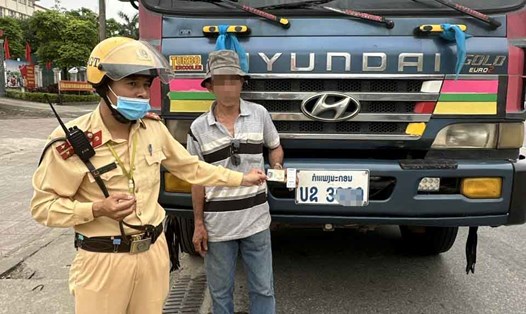 Tài xế T bị phát hiện dương tính với ma túy khi điều khiển xe đầu kéo từ Lào đến địa bàn thị xã Kỳ Anh. Ảnh: Công an Hà Tĩnh. 