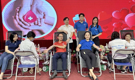 Cán bộ, công đoàn viên, người lao động huyện Yên Bình, tỉnh Yên Bái tham gia hiến máu tình nguyện. Ảnh: Hoài Văn