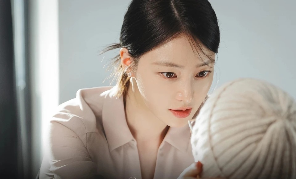 Tác phẩm đã quay xong của Song Ha Yoon gặp khó vì cáo buộc bạo lực học đường của cô. Ảnh: Nhà sản xuất