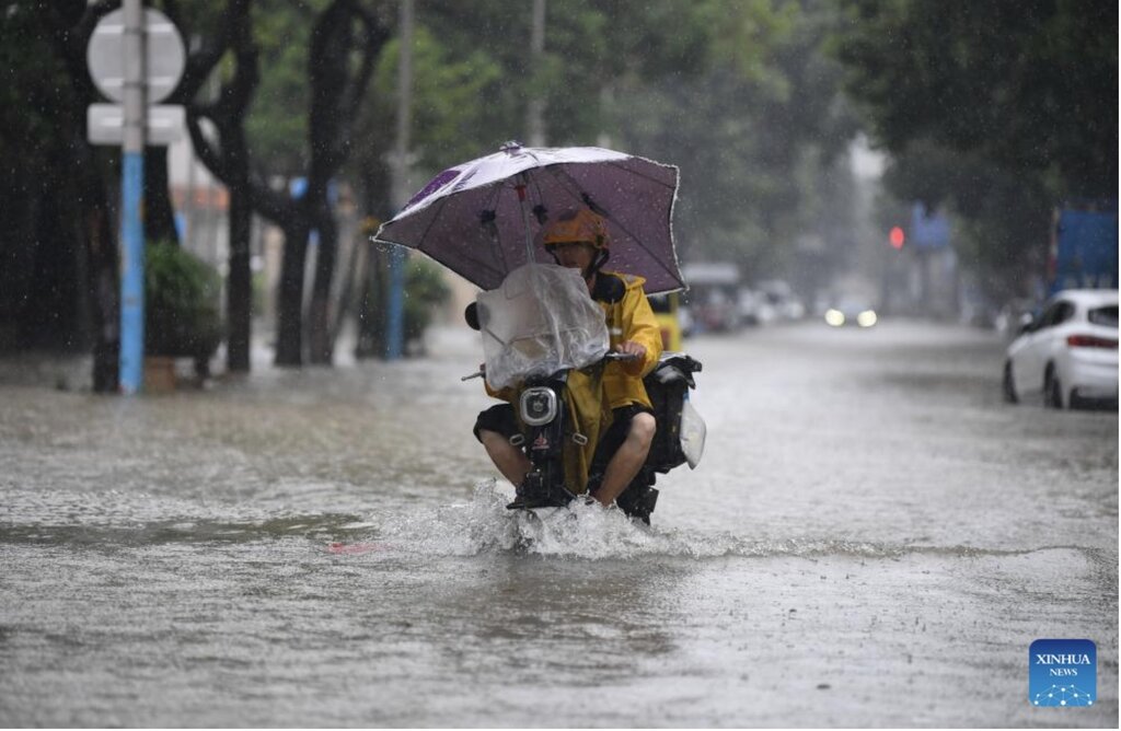 Lũ lụt ở Phiên Ngung, thành phố Quảng Châu, tỉnh Quảng Đông, Trung Quốc năm 2023. Ảnh: Xinhua