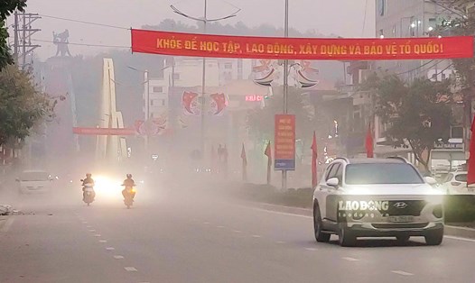 Hiện tượng mù khô, ô nhiễm khói bụi tái xuất hiện tại TP. Điện Biên Phủ.
