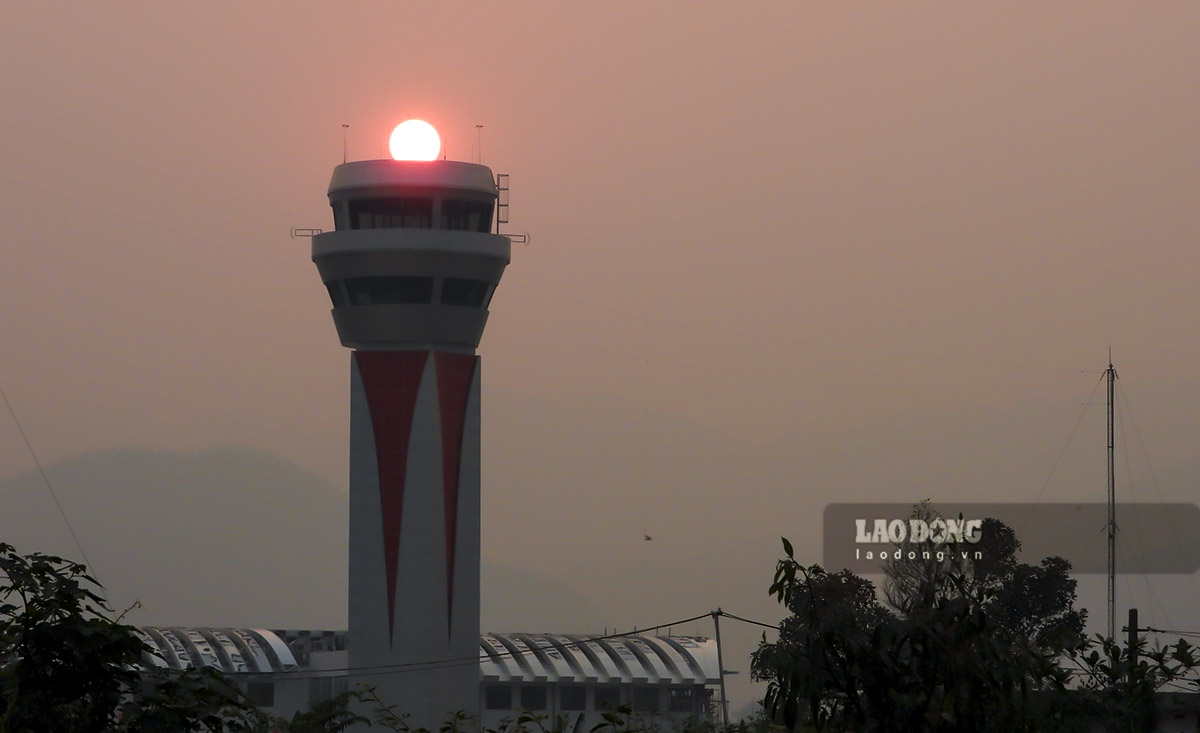 Chỉ tính riêng trong ngày 6 và 7.4 đã có tổng cộng 11 chuyến bay đi/đến Sân bay Điện Biên phải hủy do hạn chế tầm nhìn.