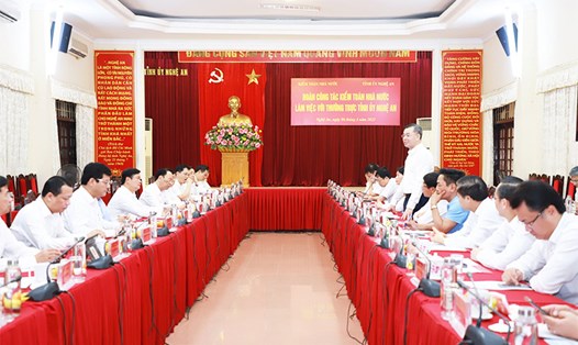 Lãnh đạo Kiểm toán Nhà nước làm việc với lãnh đạo tỉnh Nghệ An. Ảnh: Phan Quỳnh