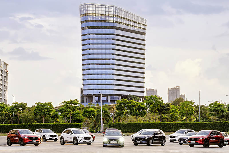 Line-up Mazda thế hệ mới đáp ứng nhu cầu di chuyển linh hoạt cho khách mời của sự kiện. Ảnh: Thaco Auto