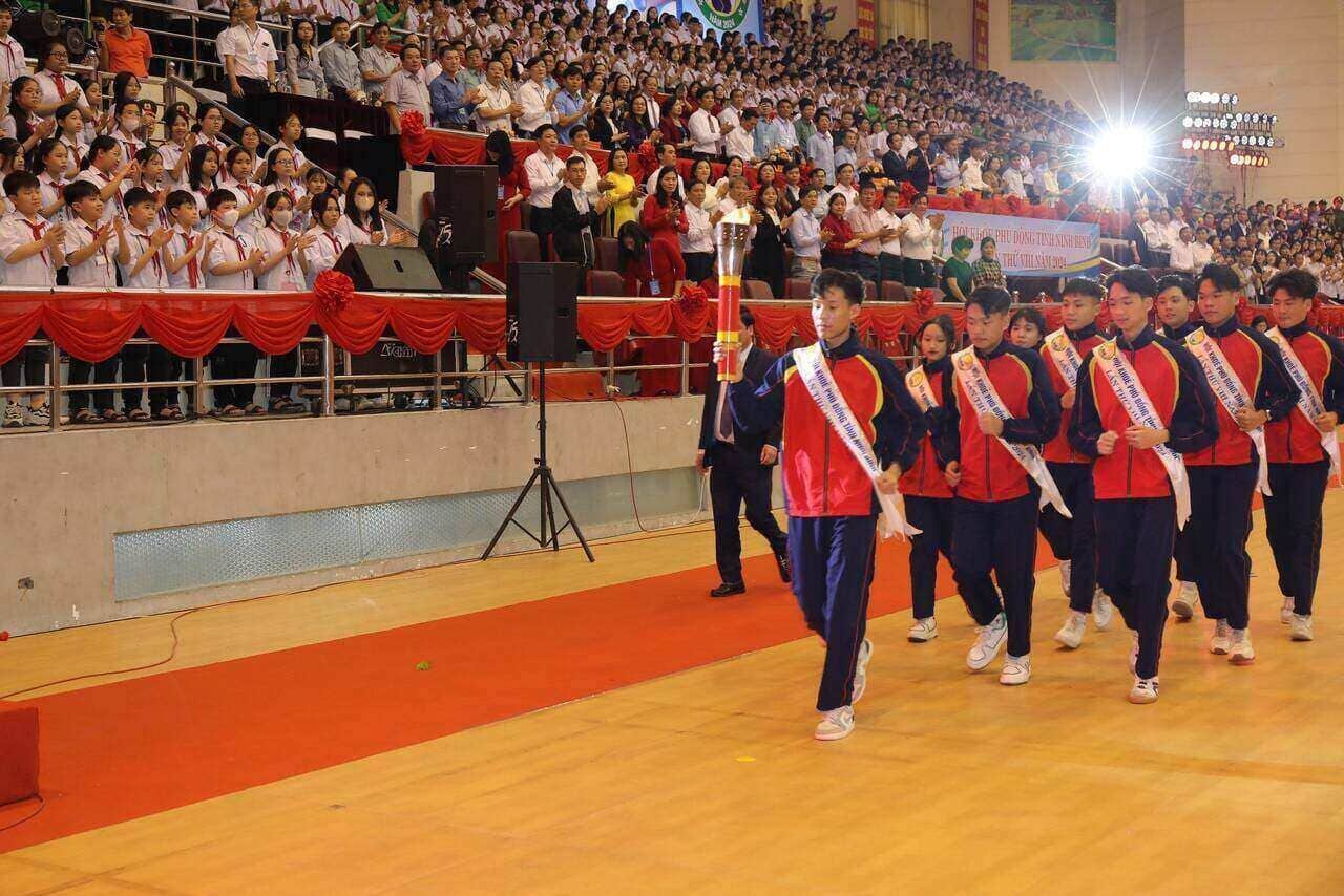 Hội khỏe Phù Đổng tỉnh Ninh Bình lần thứ VIII năm 2024 với sự tham gia của gần 3.000 vận động viên. Ảnh: Nguyễn Trường