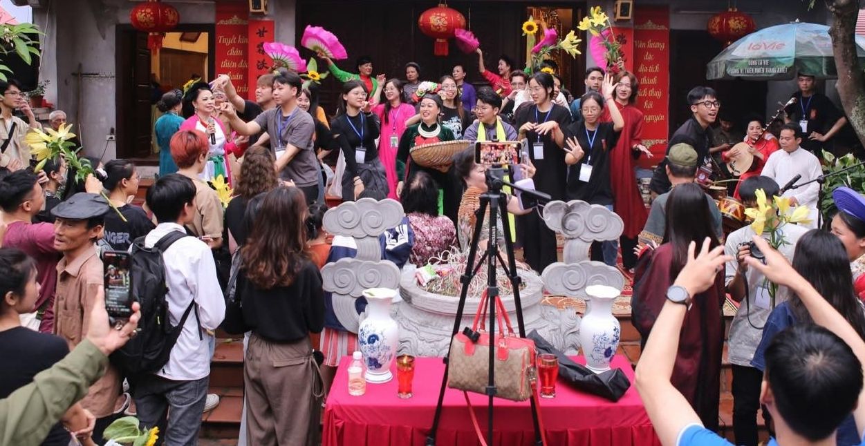 Sự kiện "Cổ nhạc kinh kỳ" ước tính thu hút khoảng 1 nghìn khách tham dự trong ngày đầu tiên tổ chức tại di tích Bích Câu Đạo Quán (Ảnh: BTC). 