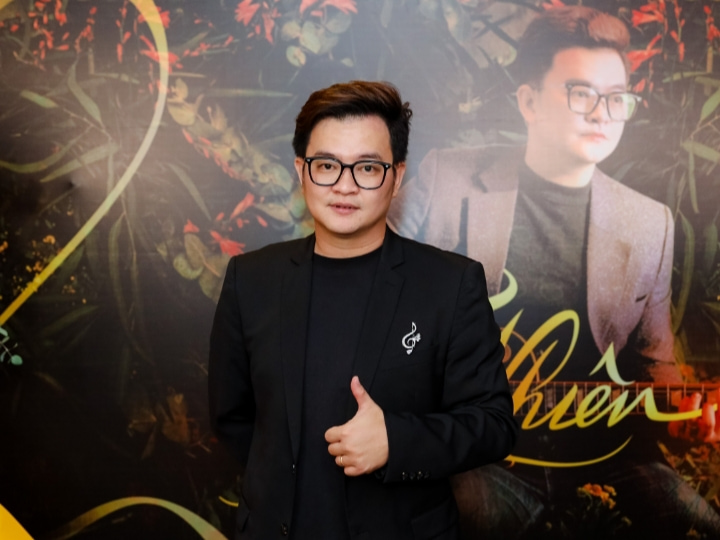 Nhạc sĩ Nguyễn Minh Cường tại họp báo ra mắt album "Tự nhiên". Ảnh: Nguyễn Minh Cường.