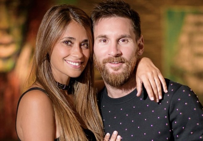 Messi và vợ Antonella Roccuzzo. Ảnh: Twitter