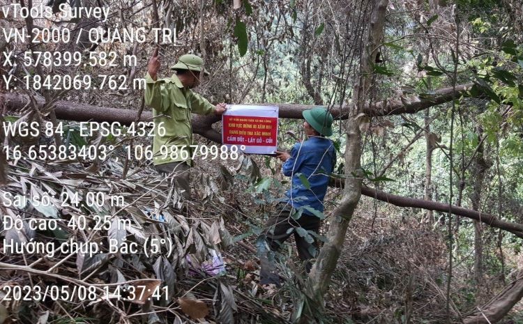 Kiểm tra thực địa, phát hiện địa điểm phá rừng để làm nương rẫy ở xã Ba Lòng có diện tích, tọa độ trùng khớp với thông tin được giải đoán từ ảnh vệ tinh. Ảnh: Kiểm lâm cung cấp.