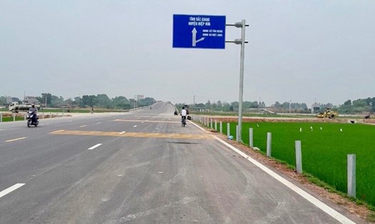 Tuyến đường nối huyện Sóc Sơn (TP Hà Nội) với huyện Hiệp Hoà (tỉnh Bắc Giang) đã cơ bản hoàn thiện. Ảnh: Trọng Tùng