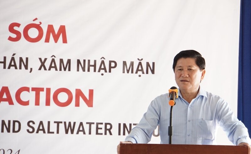Phó chủ tịch UBND tỉnh Cà Mau Lê Văn Sử phát biểu tại buổi lễ kích hoạt gói hỗ trợ của PAO ứng phó với hạn mặn. Ảnh: Nhật Hồ