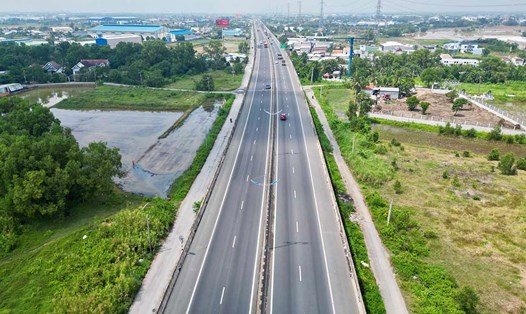 Cao tốc TPHCM - Trung Lương sẽ được mở rộng lên 10 làn xe.  Ảnh: Hữu Chánh
