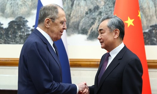 Ngoại trưởng Trung Quốc Vương Nghị (phải) tiếp Ngoại trưởng Nga Sergei Lavrov tại Bắc Kinh, ngày 9.4.2024. Ảnh: Bộ Ngoại giao Nga