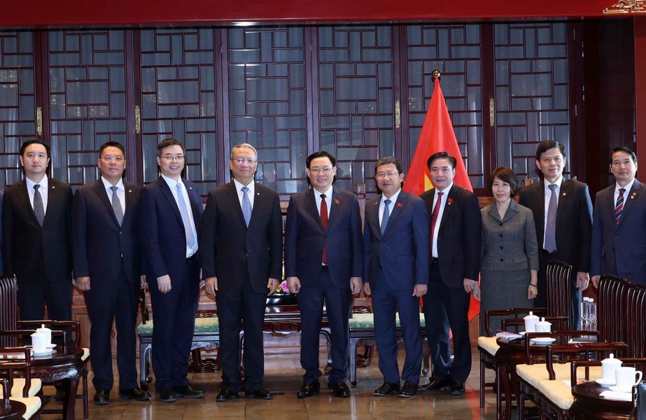 Chủ tịch Quốc hội tiếp ông Vương Bân - Tổng Giám đốc tập đoàn Xây dựng Điện lực Trung Quốc (Power China). Ảnh: Nhan Sáng/TTXVN