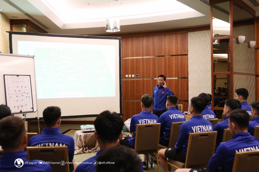 Buổi họp của U23 Việt Nam trước trận đấu giao hữu với U23 Jordan. Ảnh: VFF