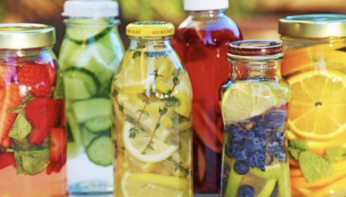 Lợi ích của thức uống detox đối với sức khỏe mà bạn không thể bỏ qua. Ảnh: Healthline
