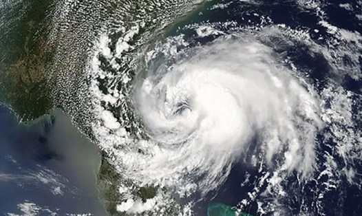 Ảnh vệ tinh bão Beryl sắp đổ bộ vào phía đông bắc Florida, Mỹ, ngày 27.5.2012. Ảnh: NOAA, NASA