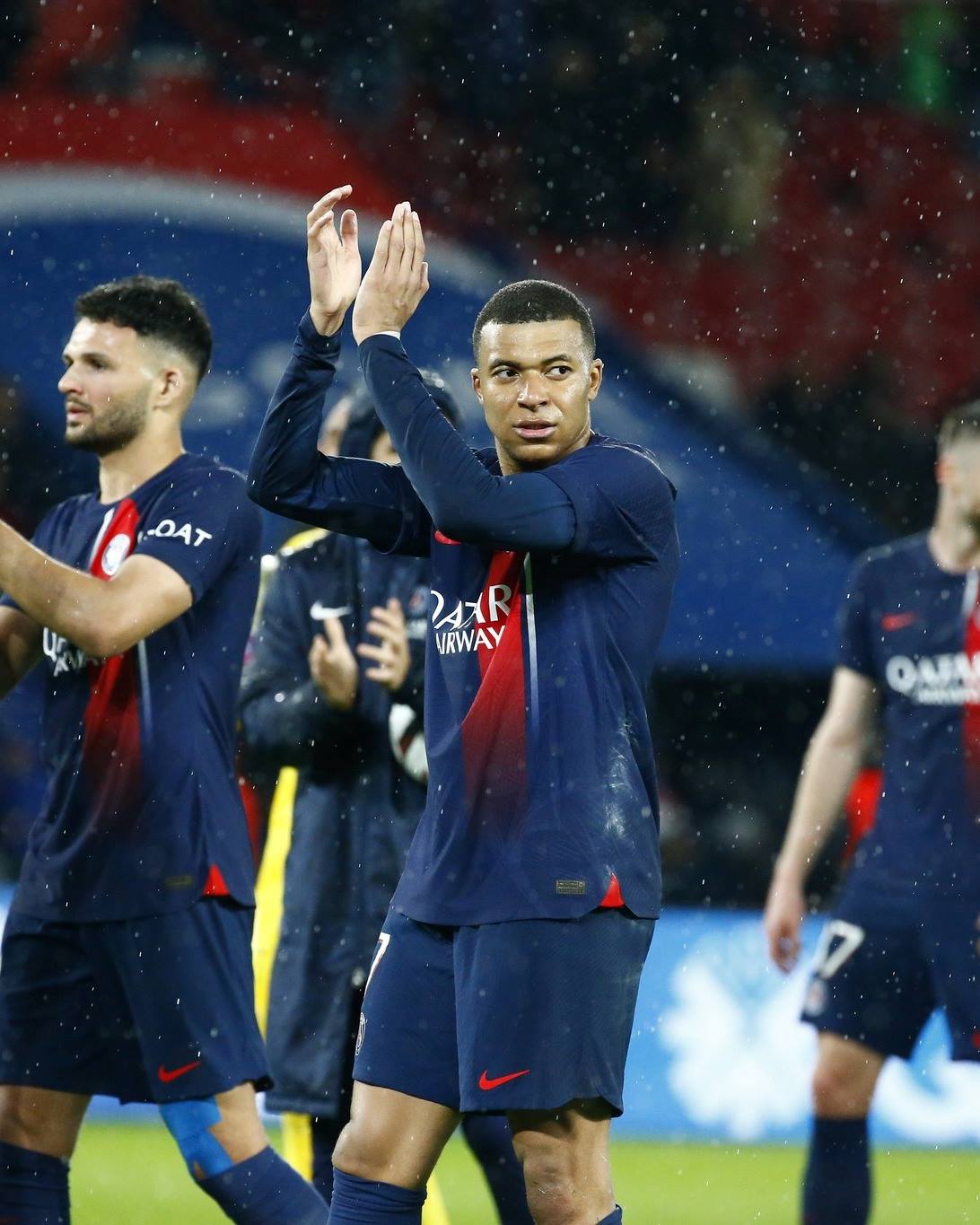 Mbappe cùng các cầu thủ PSG quyết tâm vô địch UEFA Champions League mùa này. Ảnh: PSG