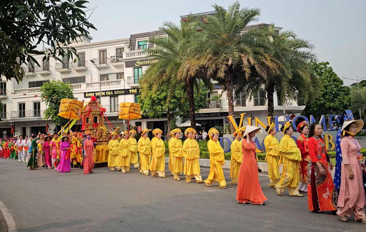 Lễ hội Đền Đức ông Trần Quốc Nghiễn năm 2024 có 33 đoàn rước từ các xã phường trên địa bàn thành phố Hạ Long. Ảnh: Đoàn Hưng