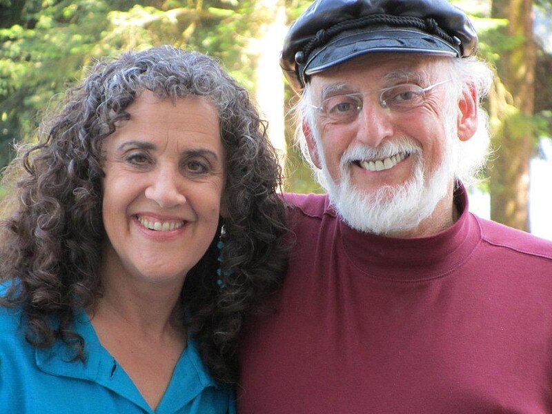Tiến sĩ Gottman và vợ. Ảnh: Tkunovsky - Wikipedia