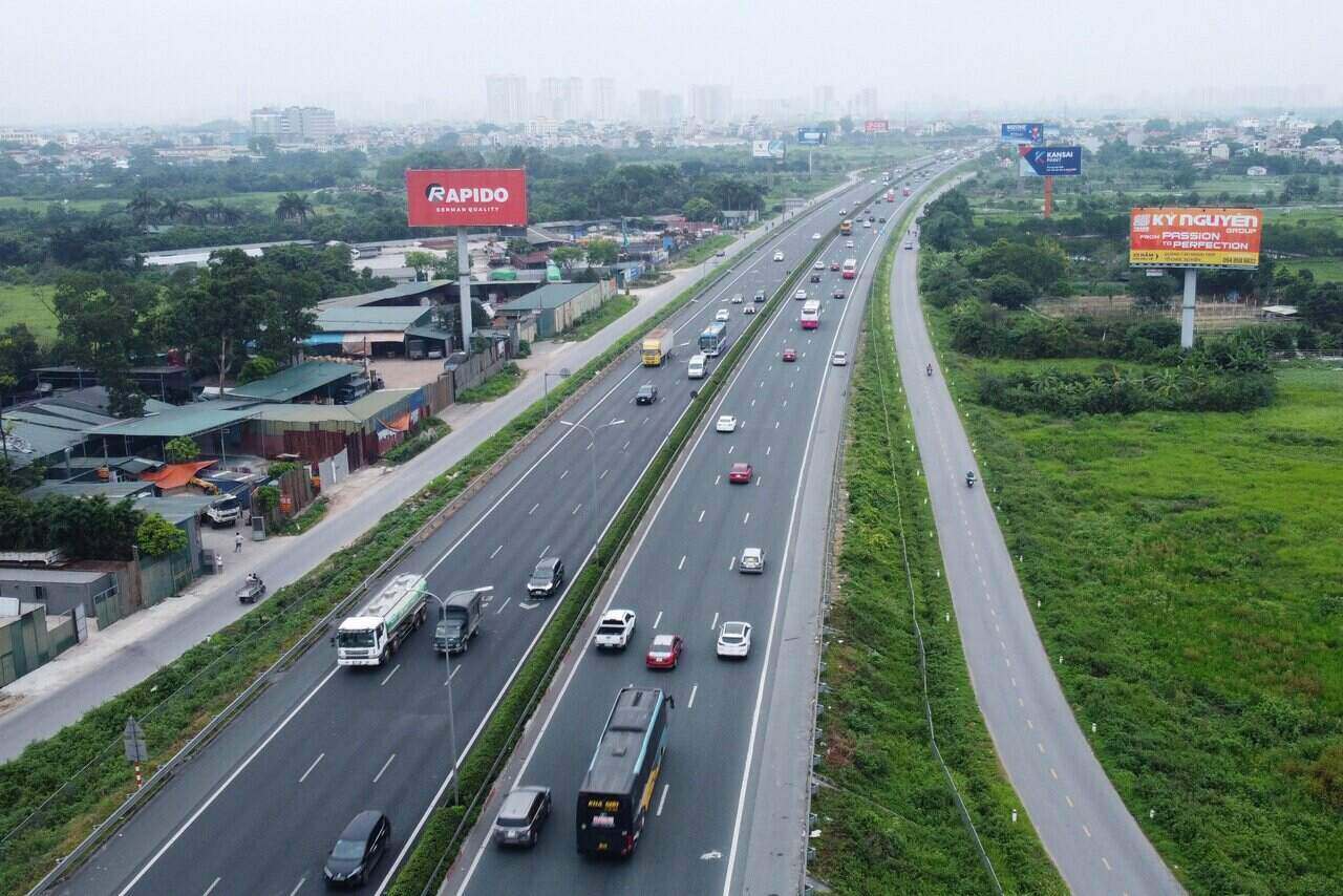 Nhiều người đã lựa chọn cho mình thời điểm trở lại Thủ đô sớm hơn nên trong ngày nghỉ cuối, lưu lượng phương tiện đã giảm tải nhiều. Ảnh: Tô Thế.