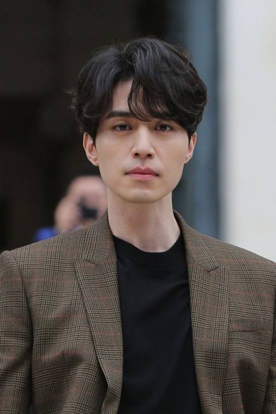 Lee Dong Wook là “quý ông độc thân” đình đám của showbiz Hàn. Ảnh: Naver