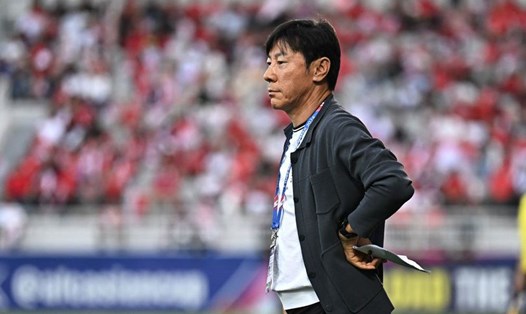 HLV Shin Tae-yong buồn bã sau trận thua của U23 Indonesia. Ảnh: PSSI