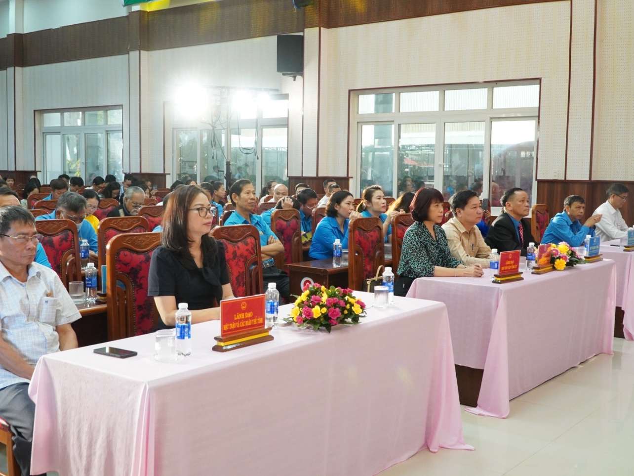 Tham dự buổi khai mạc có Chủ tịch Liên đoàn Lao động tỉnh Kon Tum và lãnh đạo một số sở, ban, ngành của tỉnh. Ảnh: Lê Nguyên 