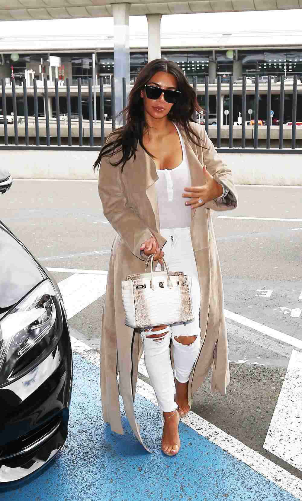 Kim Kardashian với chiếc túi size 25 được ưa chuộng nhất. Ảnh: Instagram.