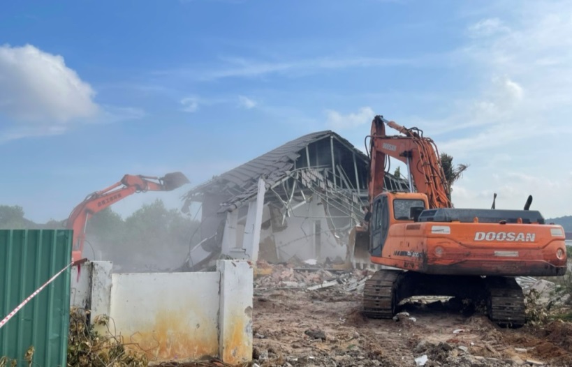 Cưỡng chế 2 biệt thự trái phép ở Phú Quốc vào hôm nay 10.5. Ảnh: Xuân Nhi