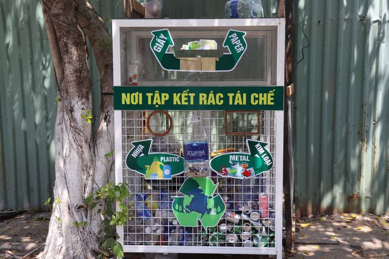 Khu vực tập kết rác thải tái chế. Ảnh: Nguyễn Linh