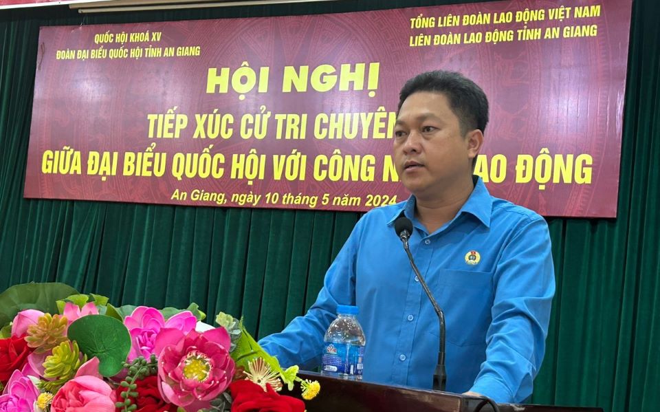 Chủ tịch Liên đoàn Lao động tỉnh An Giang Lâm Thành Sĩ phát biểu tại hội nghị. Ảnh: Cẩm Tú