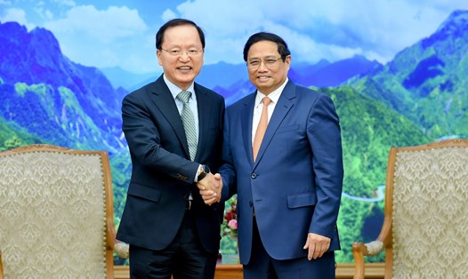 Thủ tướng Chính phủ Phạm Minh Chính tiếp Tổng Giám đốc phụ trách tài chính của tập đoàn Samsung, ông Park Hark Kyu. Ảnh: Nhật Bắc/VGP